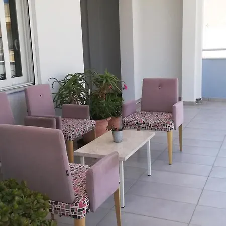 Corinthian Luxury * Corinto